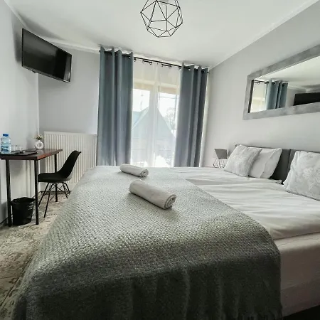 Szczyty Hotel *